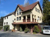 Hauptbild Schönes Zweifamilienhaus in Staufenberg mit Doppelgarage